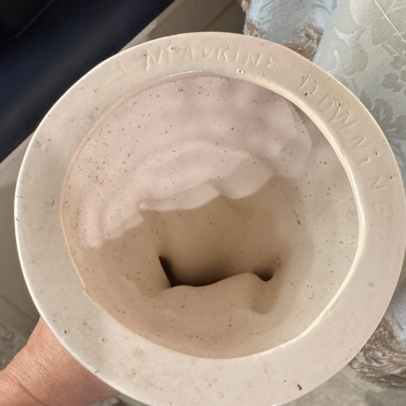 Vintage white ceramic or porcelain Asian female figurine by Maurine Downing - Picture 9 of 12